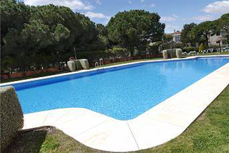 swimming pool view Apartment Cabopino | For Sale 2 bedrooms